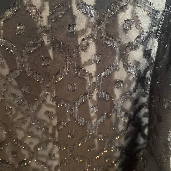 2/30$ Shiny black bouse - Picture 4 of 4